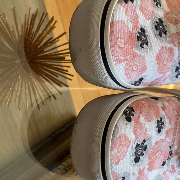 Euc vans canvas sneakers with platform. - Picture 5 of 6